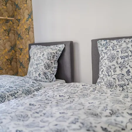 Apartment Disneyland 77